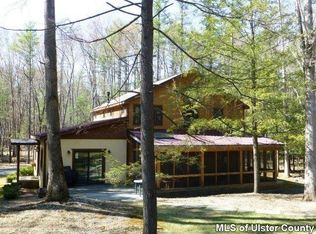 21 Eastwoods Dr, Kingston, NY 12401