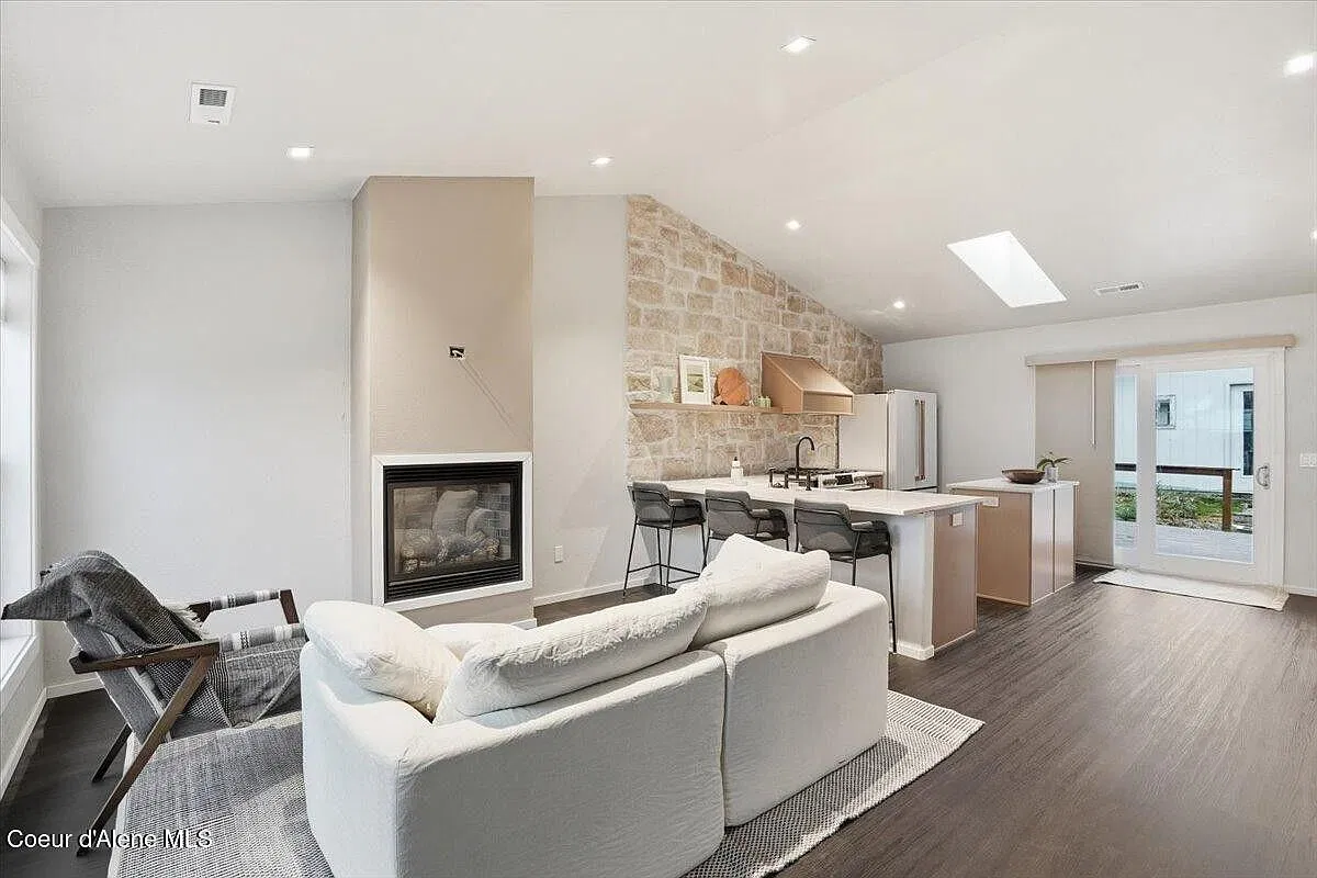 2 bed, 1016 sqft, $2,750 — Photo 4
