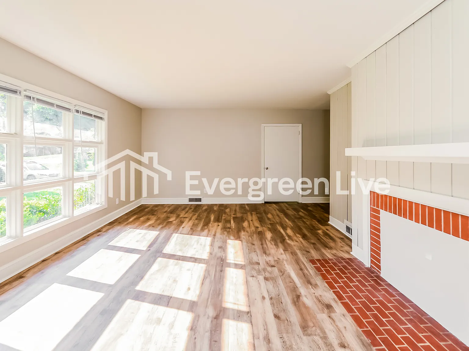 4 bed, 2.5 bath, 2861 sqft, $2,045 — Photo 2