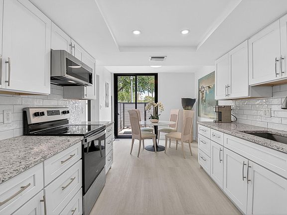 4th image of 3708 Bridgewood Drive