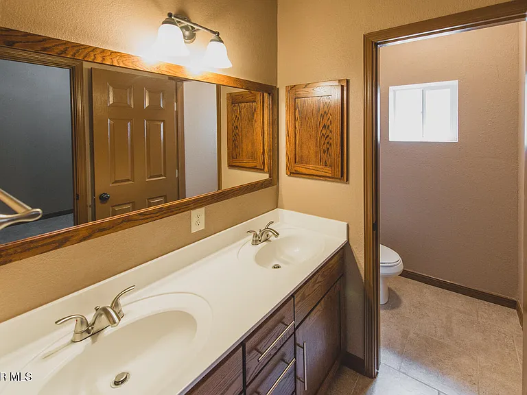 326 Coates Dr #B — Photo 20