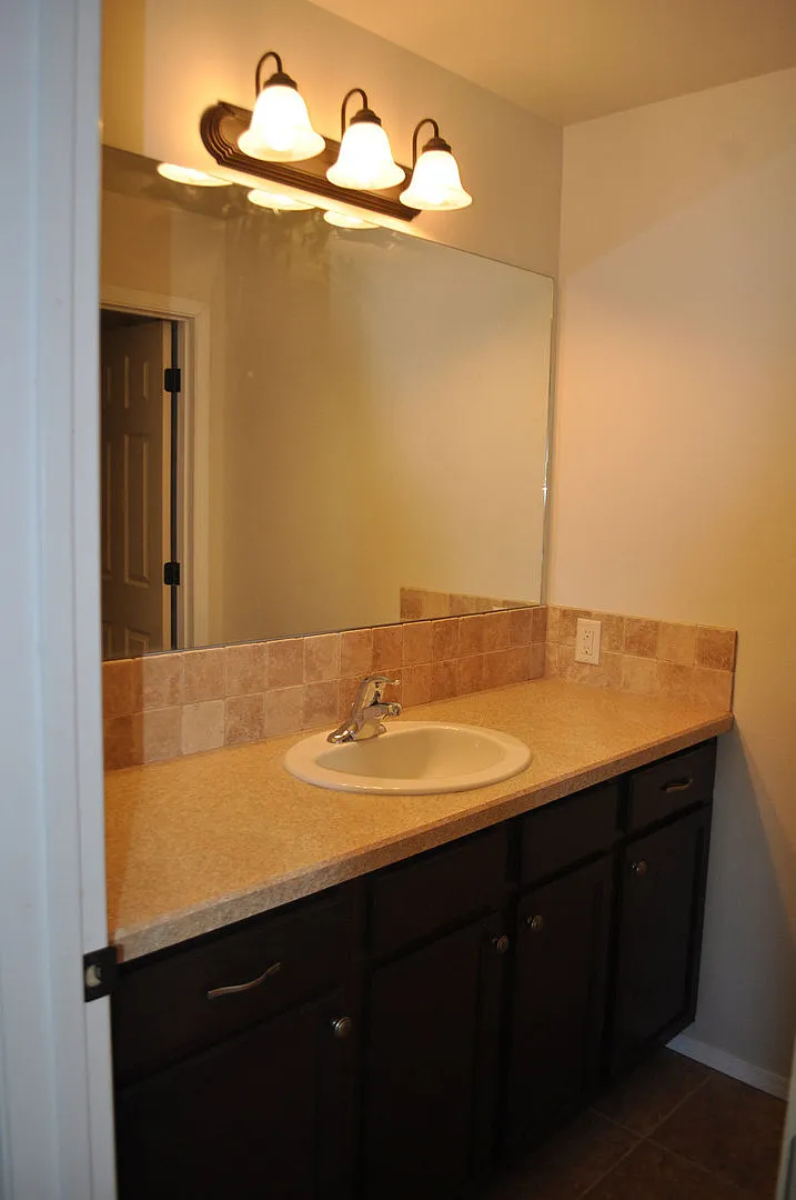 3 Bedroom 2 Bathroom Condo — Photo 2