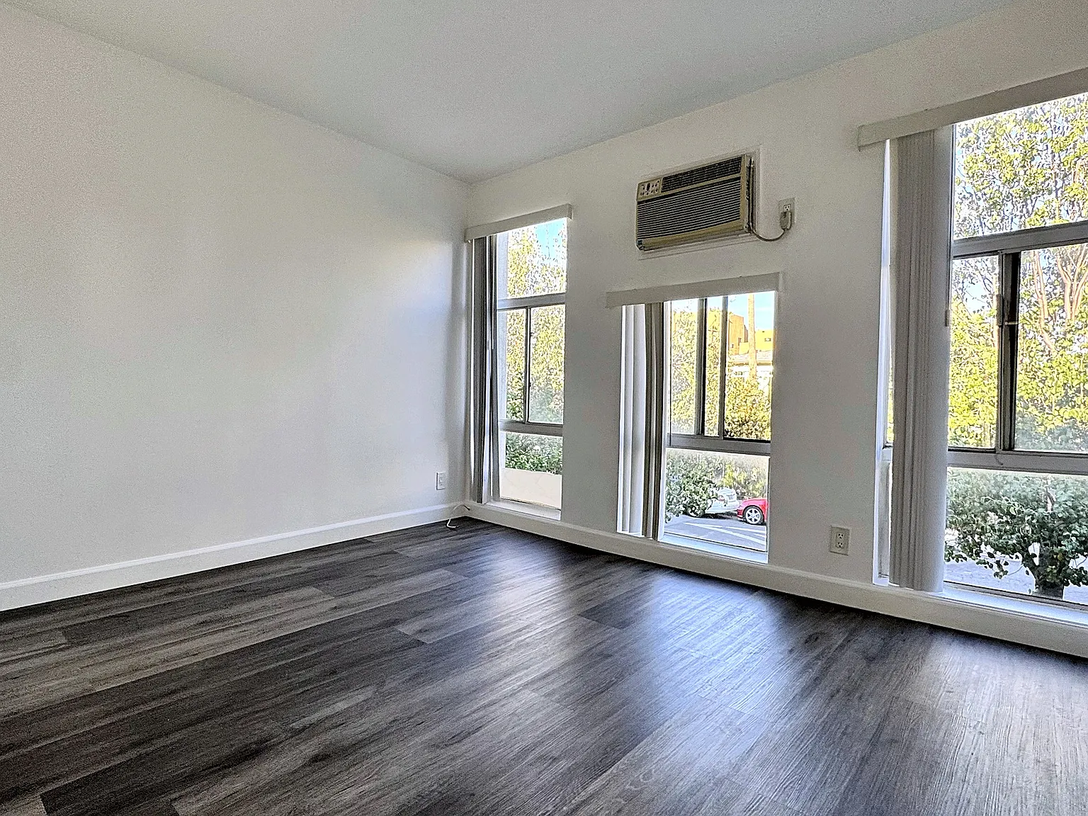 Studio, 375 sqft, $1,695 — Photo 1