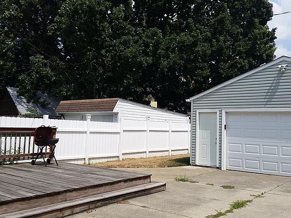 4th image of 2203 W 104th St