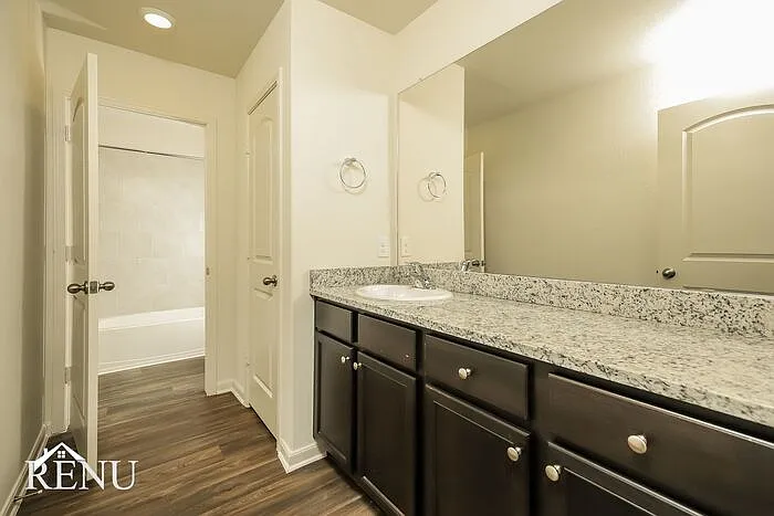 11002 Chatham Ct — Photo 13