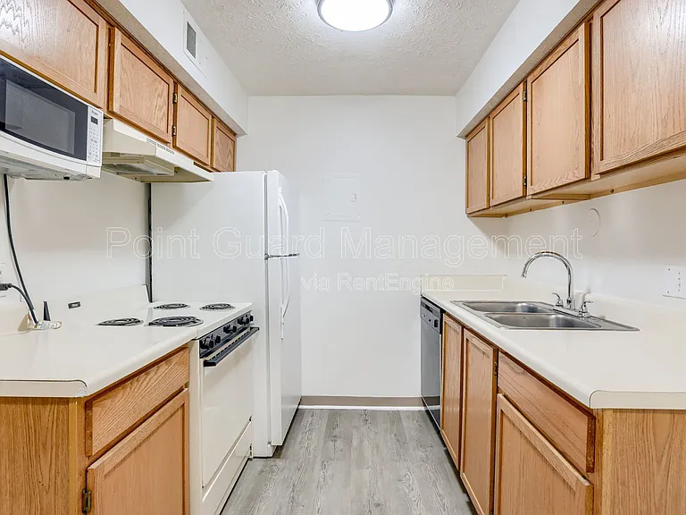 Brent Village — Photo 86