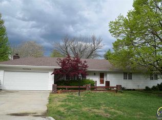 2525 SE Bennett Dr, Topeka, KS 66605