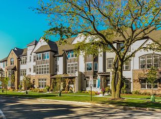 670 Parkside Ct, Libertyville, IL 60048