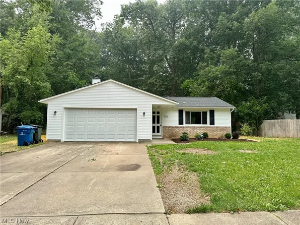 706 Arlington Dr, Vermilion, OH 44089