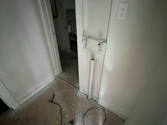 5th image of 406 N Denny St