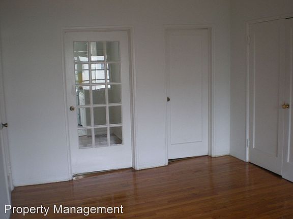3rd image of 702 14th St APT 8