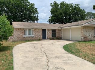 12114 Welcome Dr, Live Oak, TX 78233