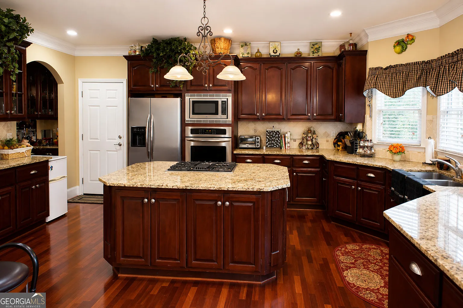 4 bed, 3.5 bath, 3938 sqft, $5,000 — Photo 3