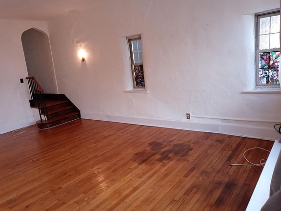 3rd image of 48 Tompkins Cir