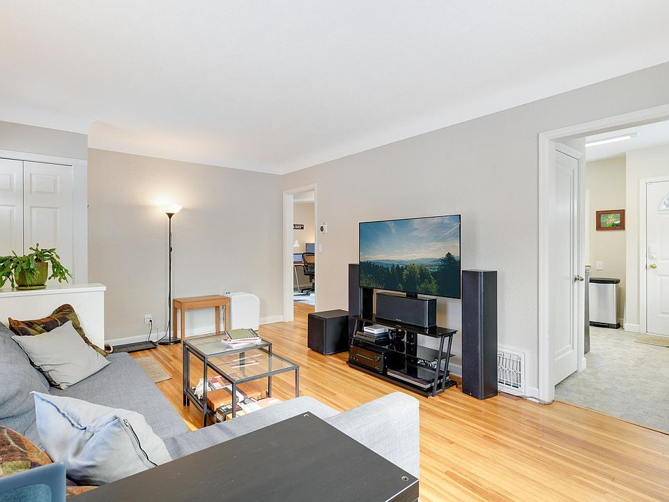 Gorgeous Hardwood Flooring and Coved Ceilings in the living room!