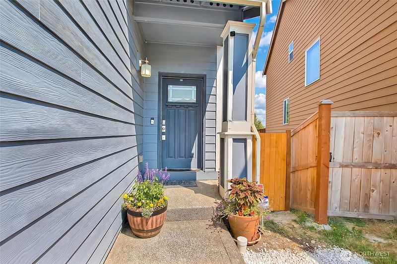 3rd image of 4019 202nd Street E