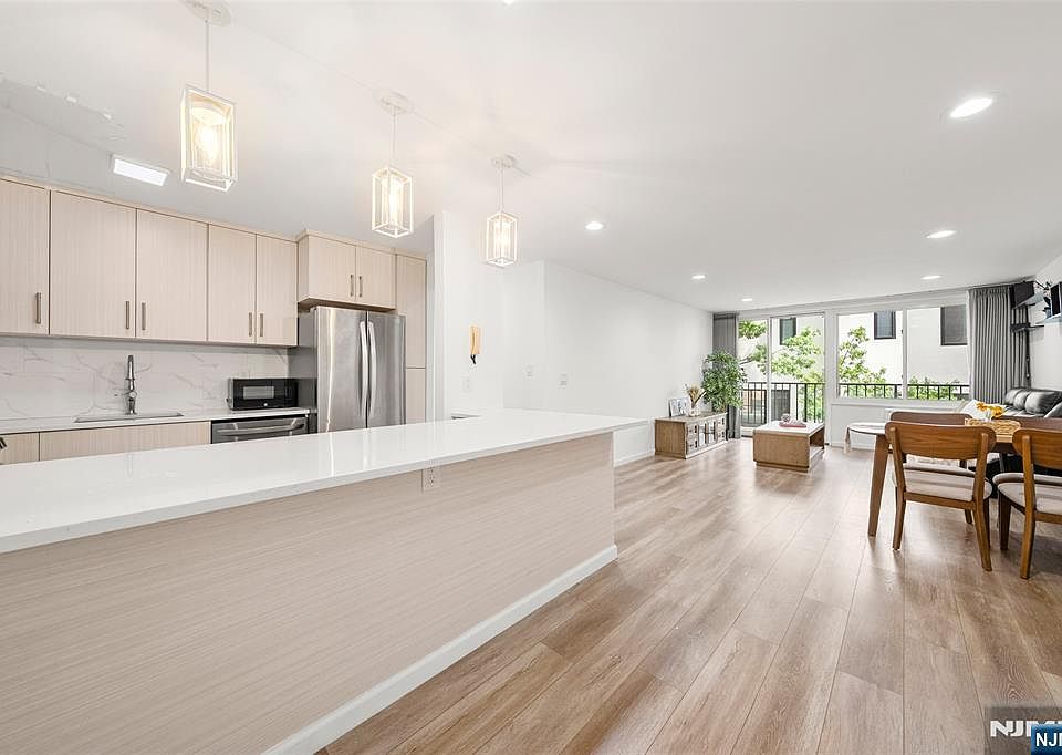 1st image of 1 Wall St APT 2E