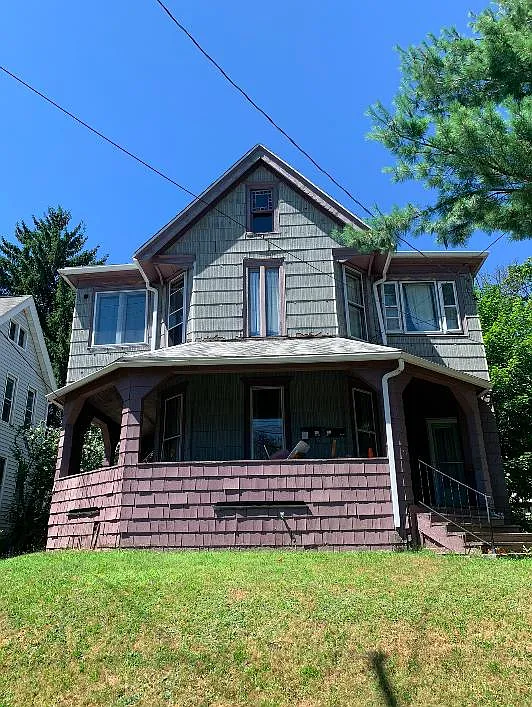 31 Saint John Ave photo 1
