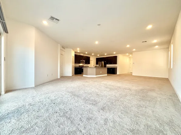 7524 Castlegreen Ave, Las Vegas, NV 89113