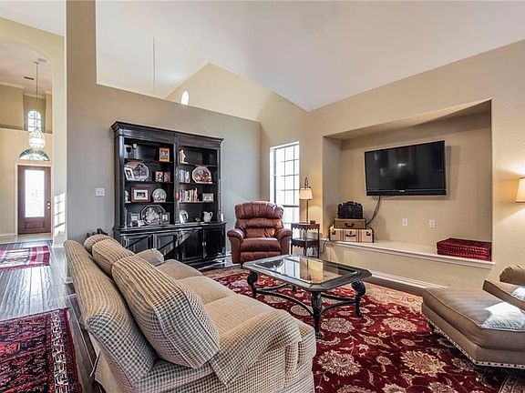 5th image of 616 Creekwood Ln