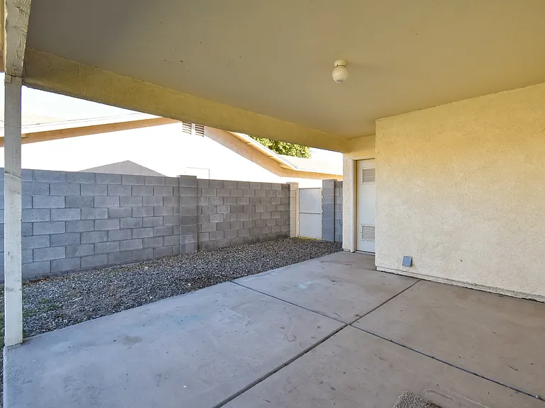 2866 S 30th Dr — Photo 20