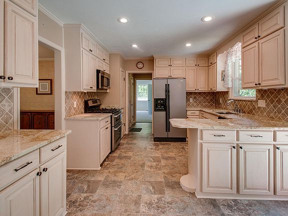 4th image of 6405 Brownlee Dr