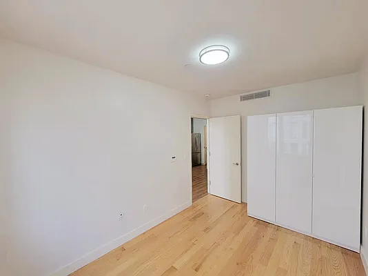 Rented by E Realty International Corp | media 2