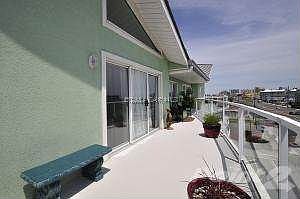 EAST WRAP-AROUND BALCONY