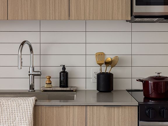 3rd image of 5828 Granville St #1