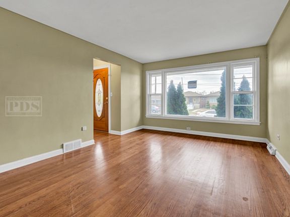 3rd image of 7806 S Lacrosse Ave
