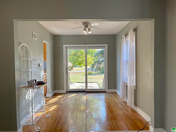 5th image of 1029 Lake Ave