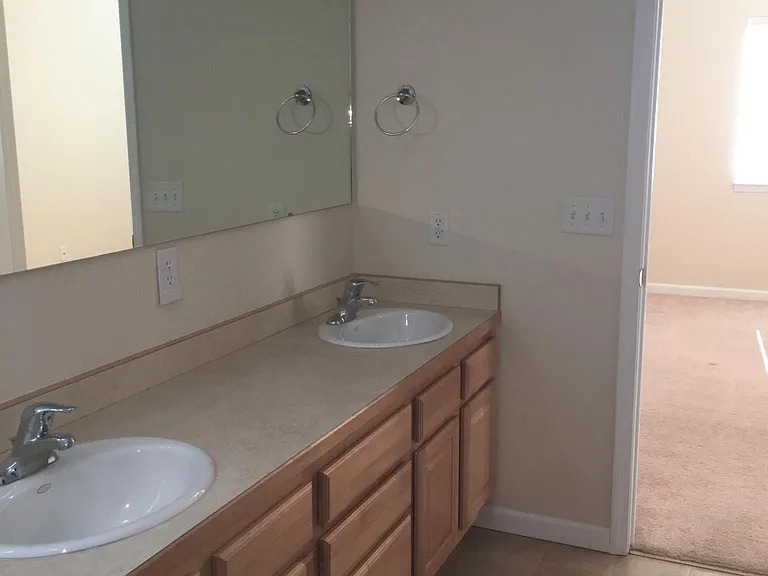 340 Barney St #C — Photo 16