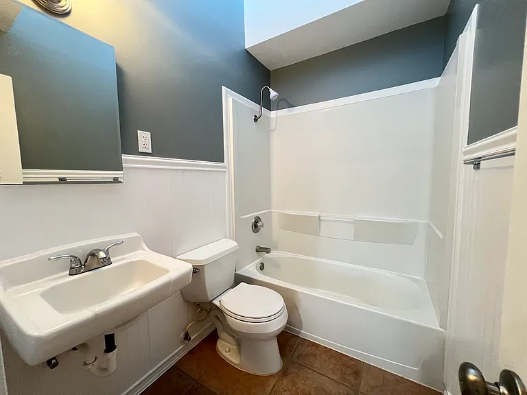225 N Cloverdale Blvd #2 — Photo 10