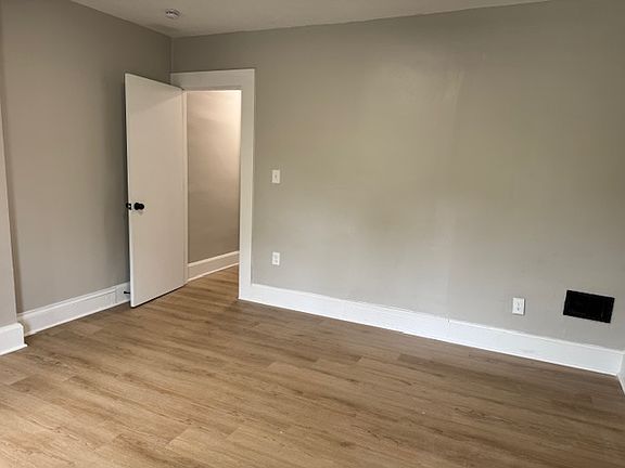 3rd image of 219 Clarendon Ave #217