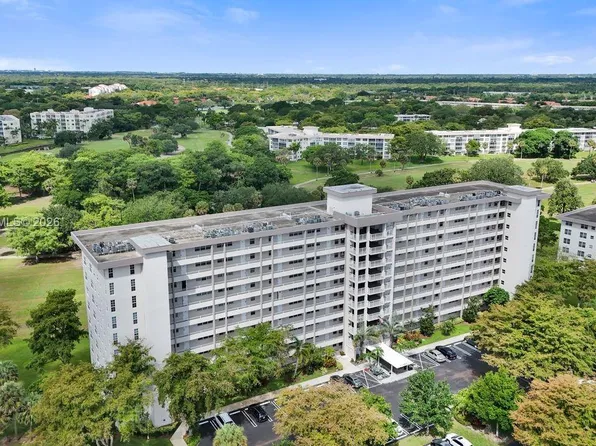 575 Oaks Ln APT 508, Pompano Beach, FL 33069