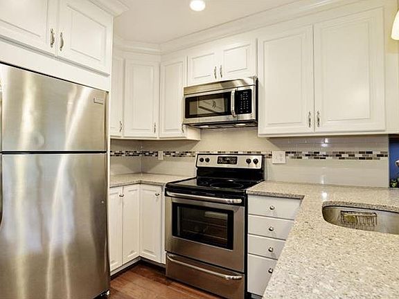 4th image of 25 Sierra Vista Ln