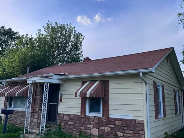451 Holman St, Flora, IL 62839