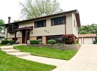 635 Frederick Ln, Hoffman Estates, IL 60169