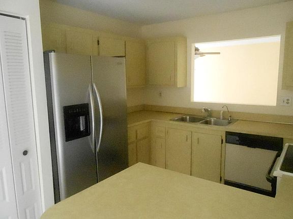 4th image of 9555 Saddlebrook Dr