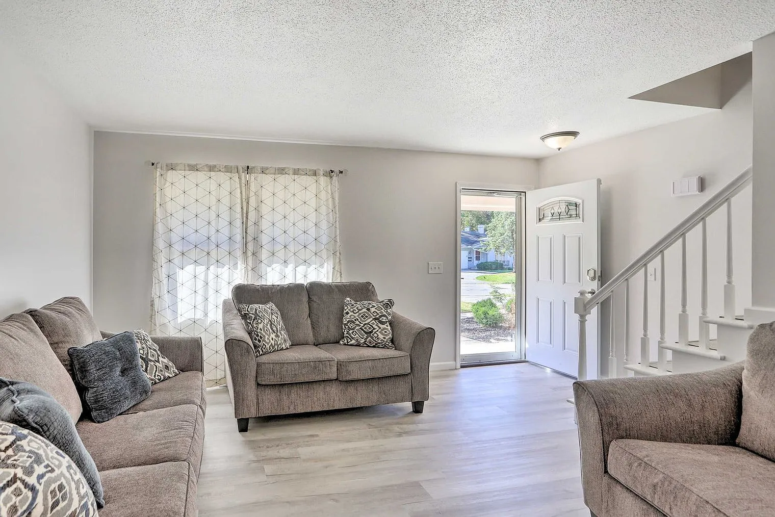2 bed, 1.0 bath, $3,458 — Photo 4