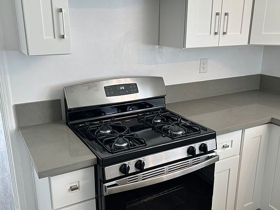 5th image of 628 W Washington Ave