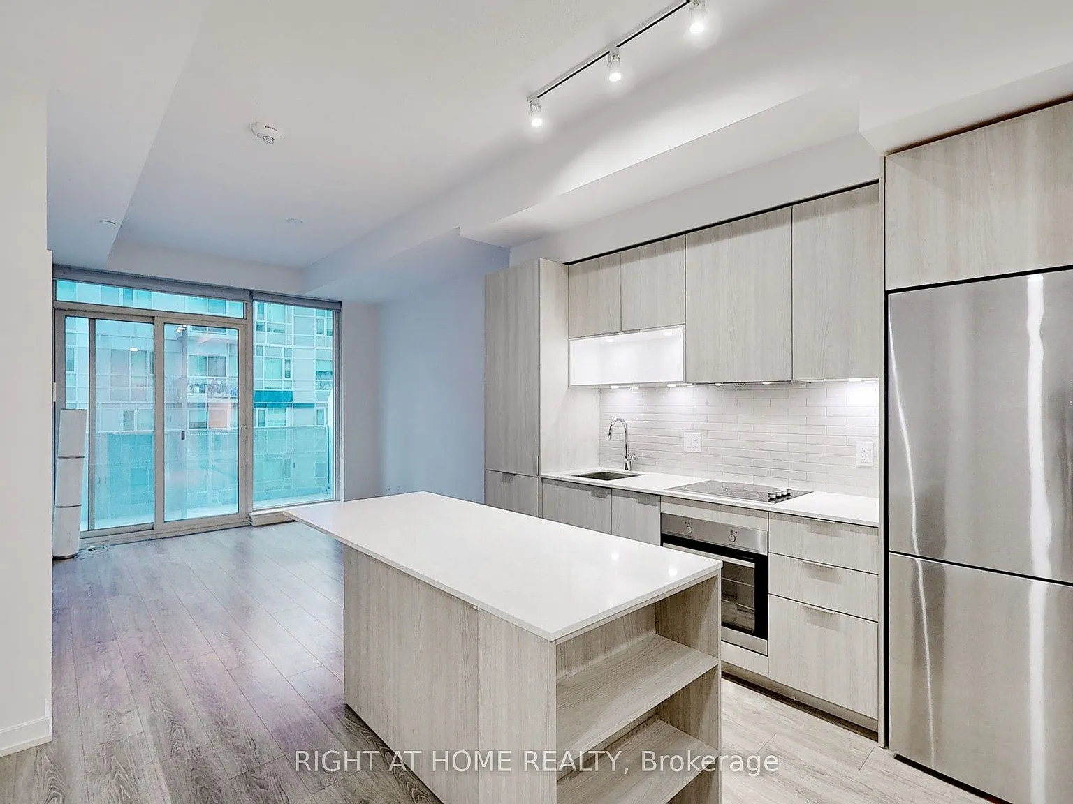 2 bed, $2,400 — Photo 4