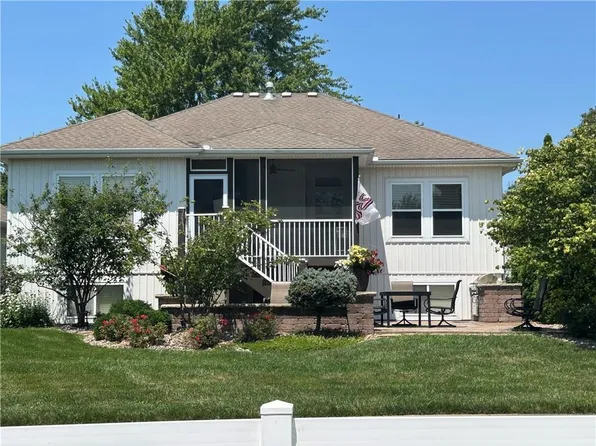 4833 SW Soldier Dr, Lees Summit, MO 64082