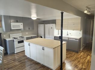 5200 19th Ave NW #2, Calgary, AB T3B0T2