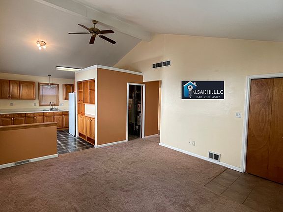 3rd image of 25267 Lehigh St