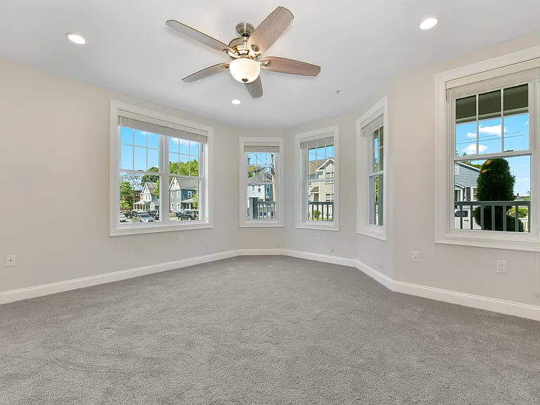 19 Riverside Sq — Photo 15