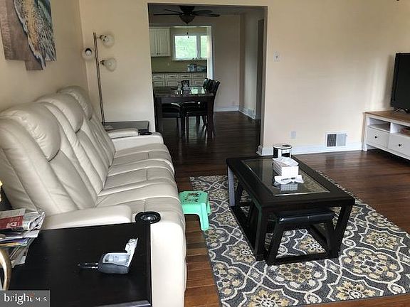 4th image of 536 Jansen Ave