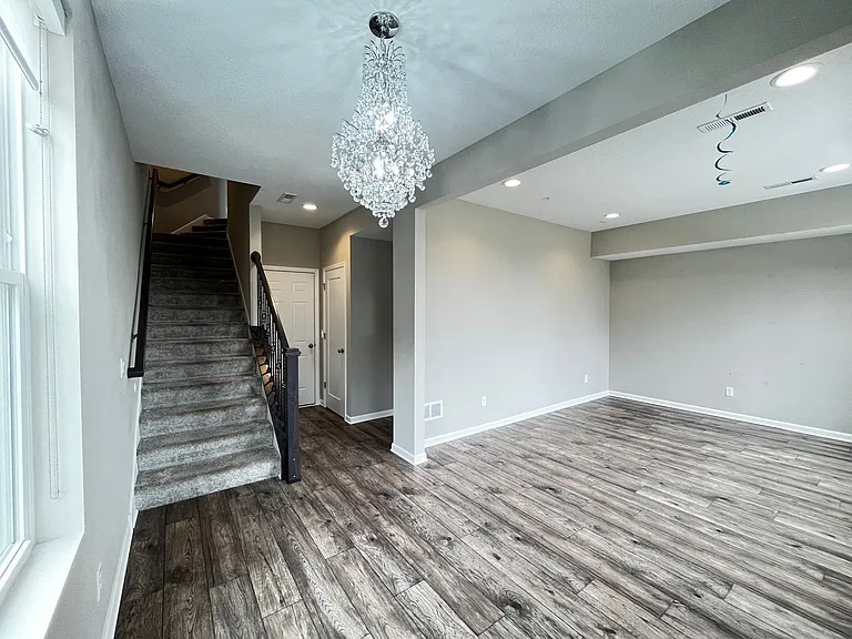 5228 Hampton St NE — Photo 9