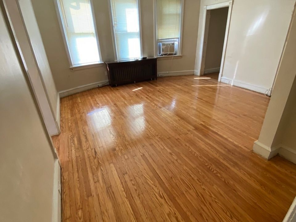 1st image of 214 Garfield Ave Floor 1