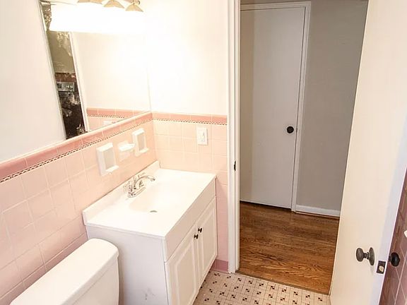 3rd image of 3289 Linwood Ave APT 1